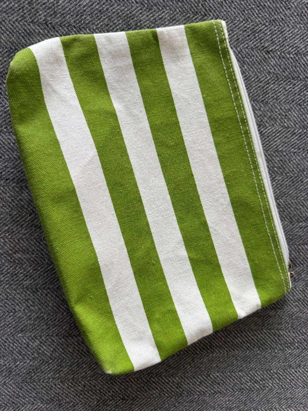 NWOT, TWO LOOPS, GREEN AND WHITE 1” STRIPE, COTTON CANVAS, ZIPPERED POUCH